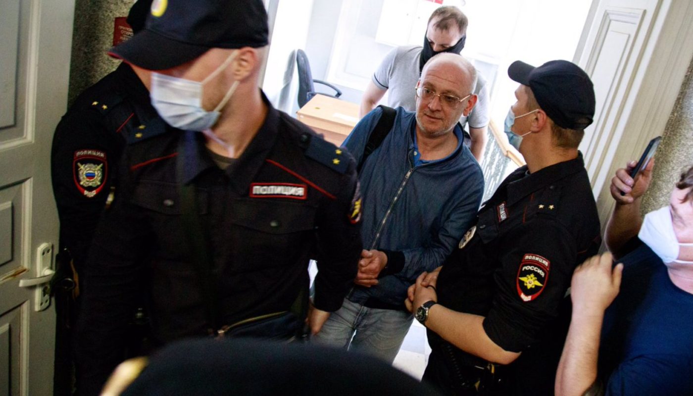 По делу о покупке марихуаны в Петербурге задержан Максим Резник. На политического деятеля заведено уголовное дело за незаконный оборот наркотических средств.