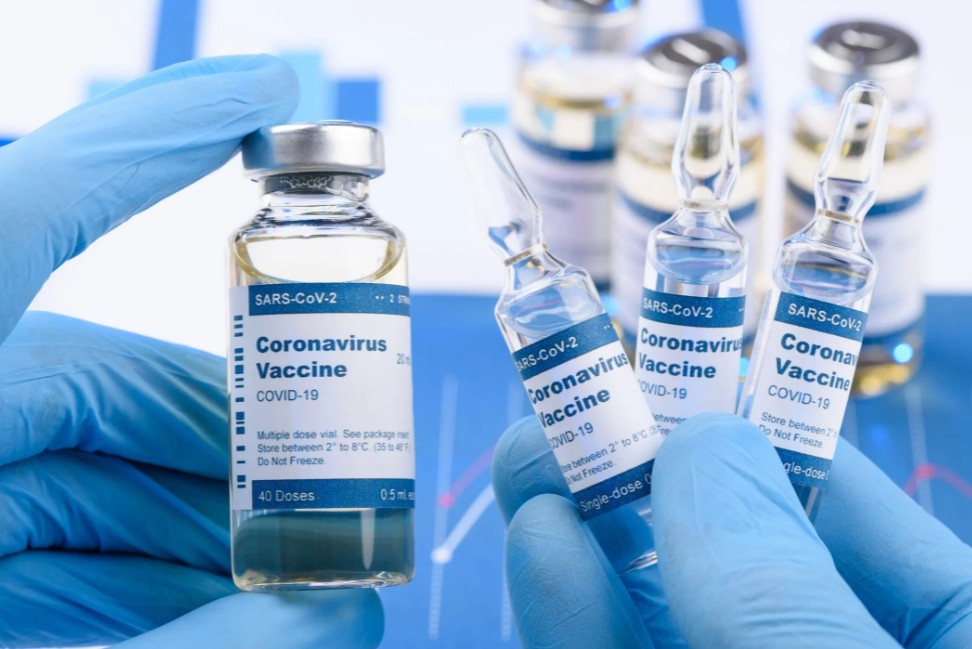 Чем опасна вакцинация от коронавируса и какие противопоказания имеются?