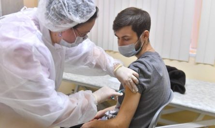 Москва против вакцинации. Как добиться коллективного иммунитета?